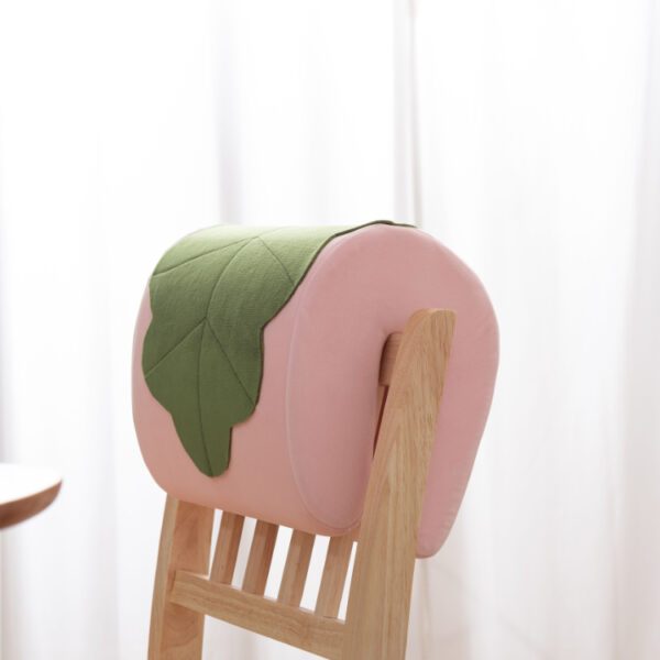 椅子の背もたれに挟んで使用可能なクッション